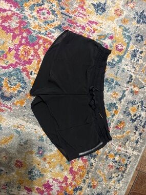 lululemon athletica Black Women's Athletic Shorts low rise 2.5 inch